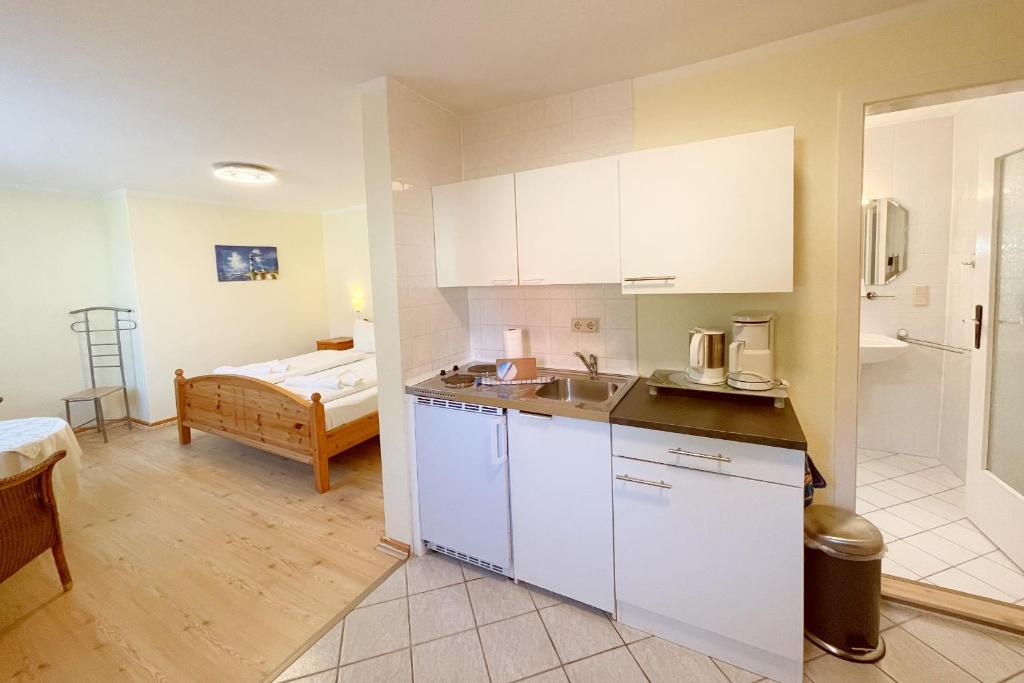 Kuchyň nebo kuchyňský kout v ubytování Bungalow Bergstrasse 3 Ferienwohnung 1