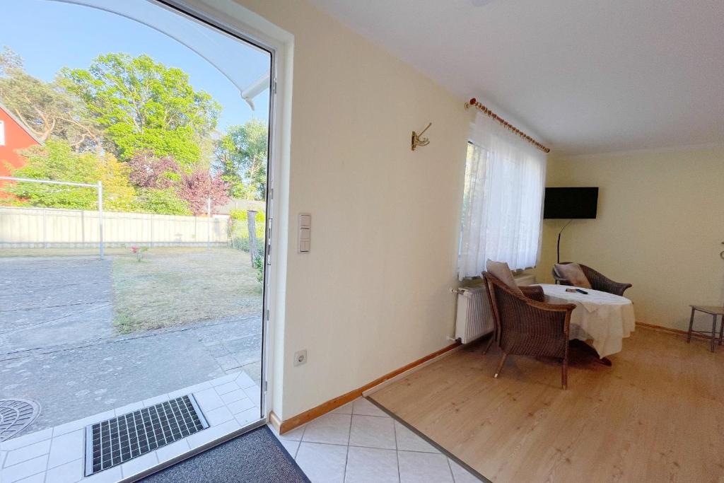 TV a/nebo společenská místnost v ubytování Bungalow Bergstrasse 3 Ferienwohnung 1