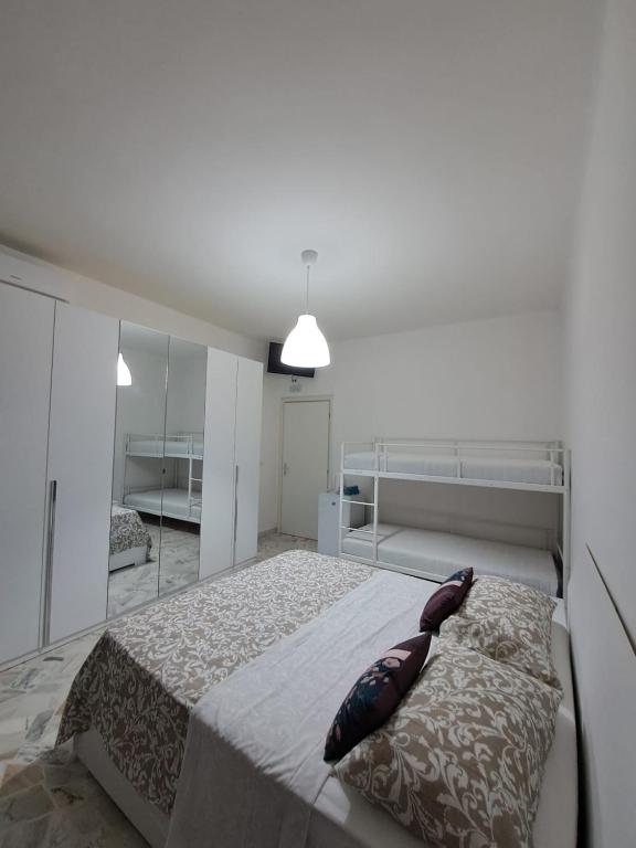 Goffredo Mameli House - 四倍房间，带共享浴室