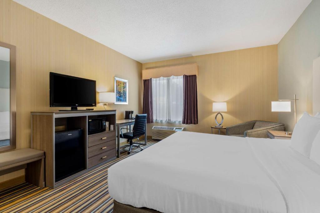 Best Western Plus New England Inn & Suites photo