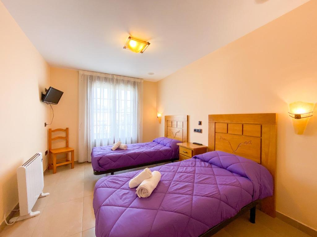 Hostal Restaurante Ainoa - Double Room With Balcony