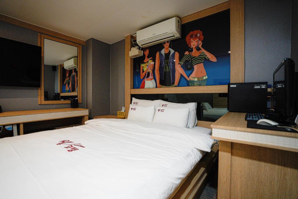 En eller flere senger på et rom på Mokpo Well hotel