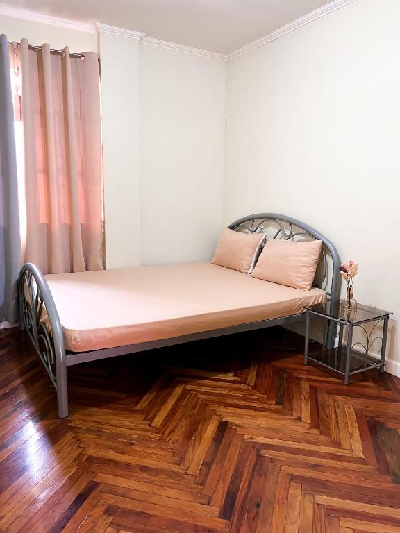 Postel nebo postele na pokoji v ubytování Cozy Millenium House