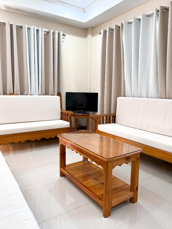 TV a/nebo společenská místnost v ubytování Cozy Millenium House