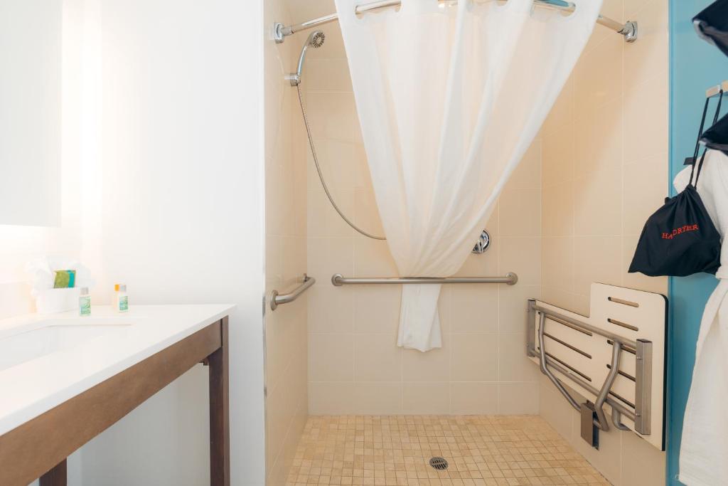 The Cove Hotel - 