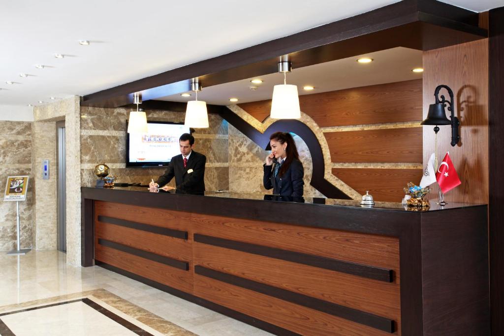 Členové personálu v ubytování Arya Hotel Sakarya