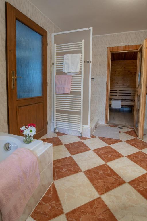 Postel nebo postele na pokoji v ubytování chalupa Pod Metodkou