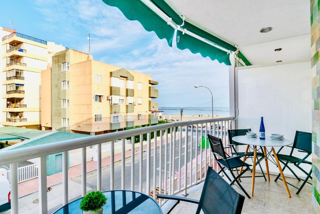En balkong eller terrass på Welcome & Bienvenido a Santa Pola Apartamento a 30 metros de la Gran Playa