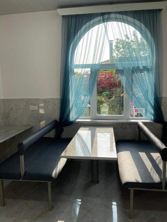 Posezení v ubytování SANTORINI hotel & hostel