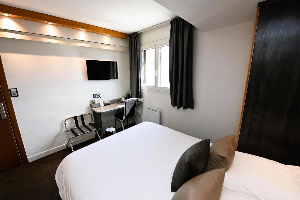 Postel nebo postele na pokoji v ubytování Hôtel Foch
