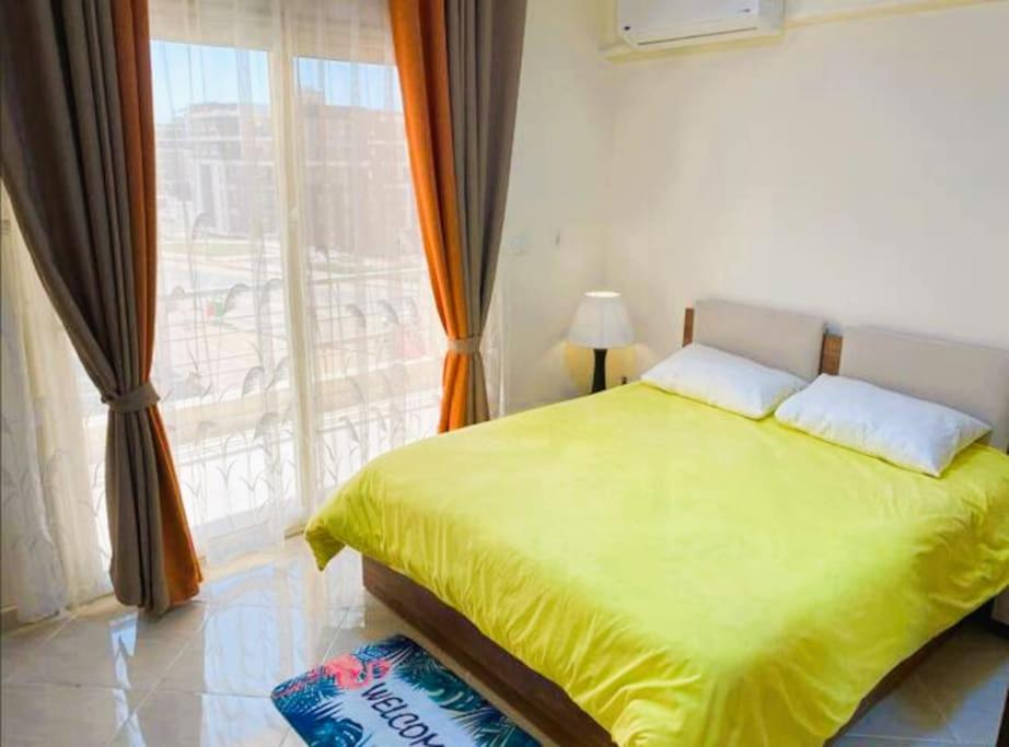 Cozy modern new apartment New Cairo Compound with garden view, New