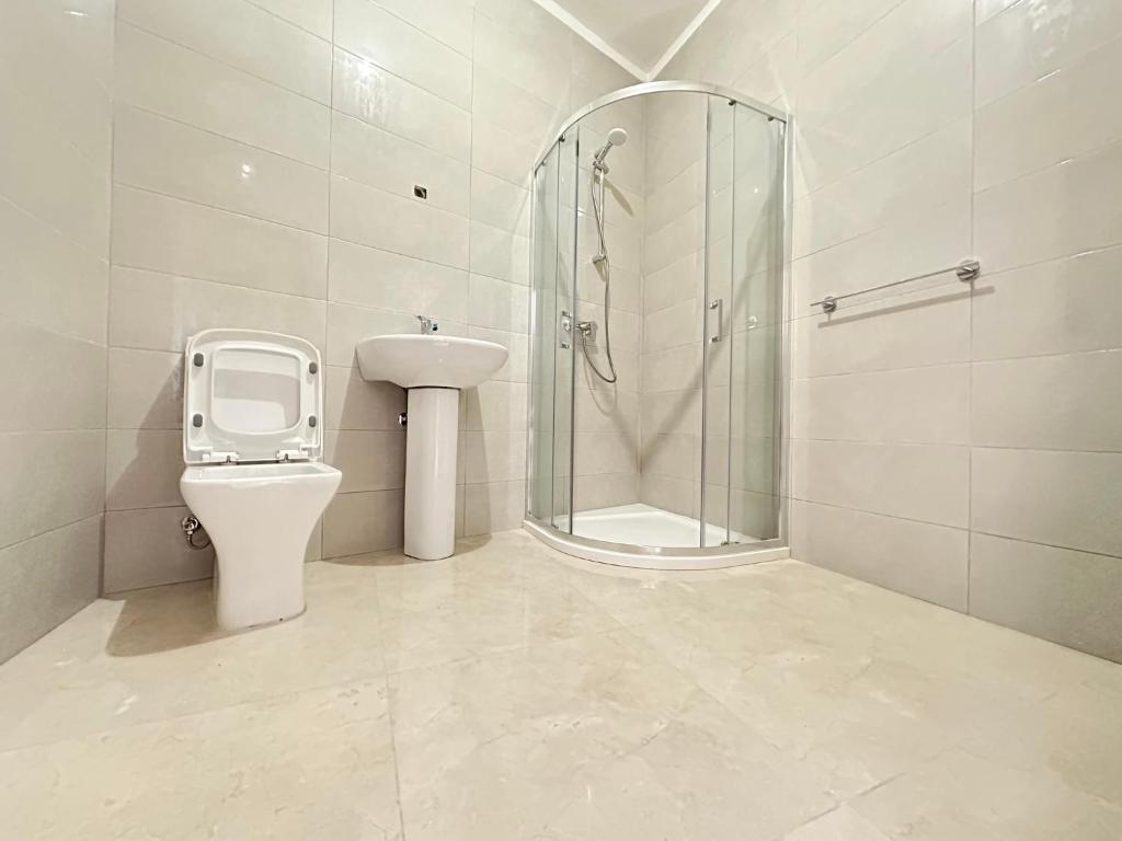 Kamar mandi di Hili Complex