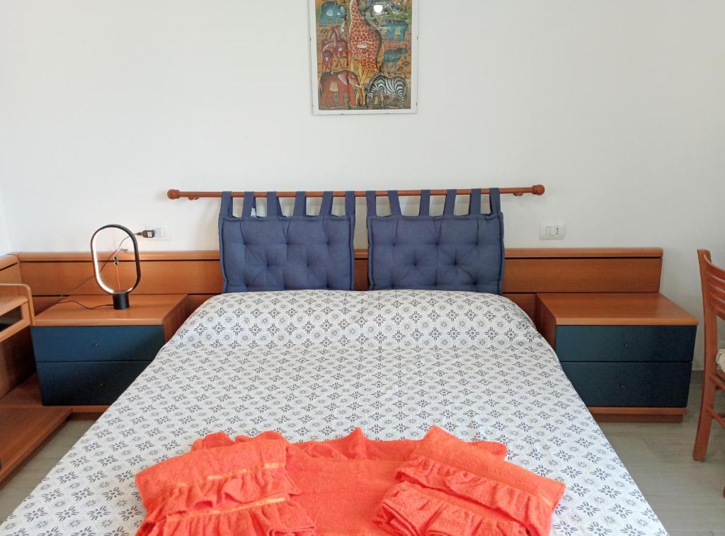 a bedroom with a bed with a blue head board at Punto Base Milano, Como, Varese, Svizzera in Locate Varesino