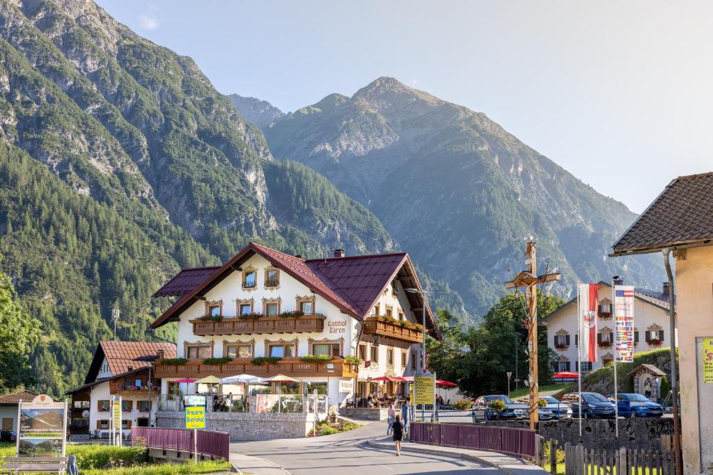 Nespecifikovaný výhled na hory nebo výhled na hory při pohledu z hotelu