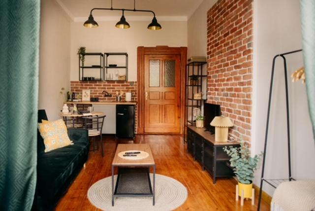 Kuchyňa alebo kuchynka v ubytovaní Apartamenty Rynek Staromiejski 24/2