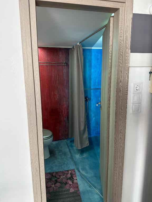 Koupelna v ubytování Apartment Center Piraeus location Kastella Passalimani Port