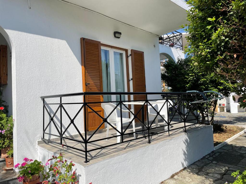 Balkon lub taras w obiekcie Karagiozos Studios & Apartments