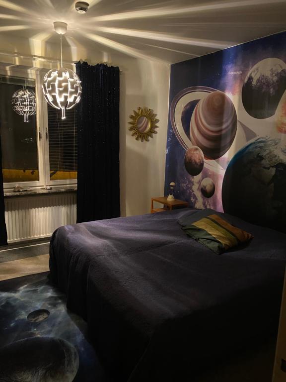 Postel nebo postele na pokoji v ubytování Bed and books på Österlens Gästhärbärge