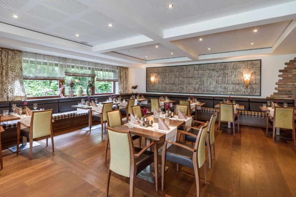Restaurace v ubytování Hotel Landhaus Zillertal