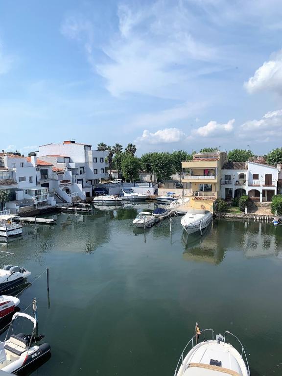 Fotografie z fotogalerie ubytování Appartement Port Alegre Empuriabrava v destinaci Empuriabrava