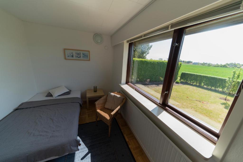 Llit o llits en una habitació de HvideHus Aunslev