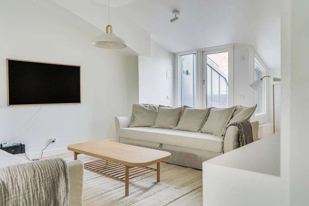 2BDR Stylish Penthouse in Helsinki Downtown Private Sauna, Helsinki