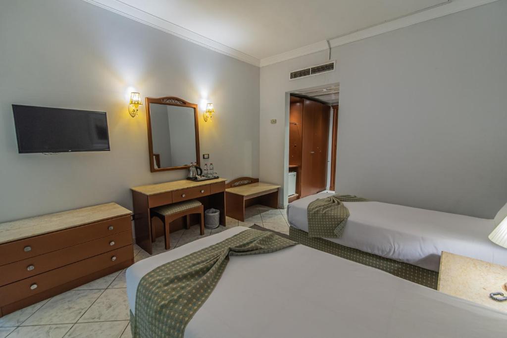 Postel nebo postele na pokoji v ubytování Dexon Roma Hotel