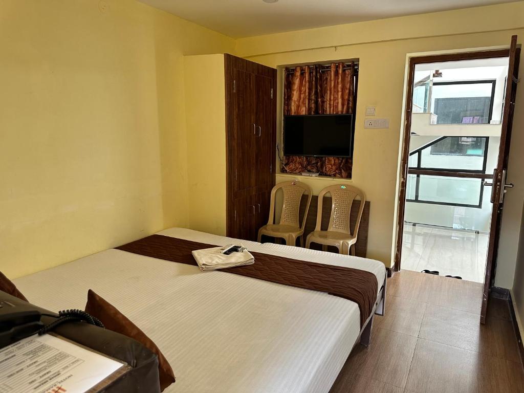 Postel nebo postele na pokoji v ubytování Hotel Ramakrishna