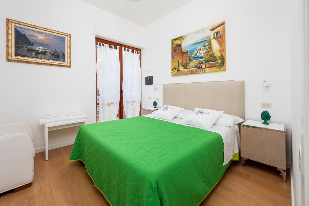 Łóżko lub łóżka w pokoju w obiekcie Villa Cristina - De Vivo Realty Piano di Sorrento