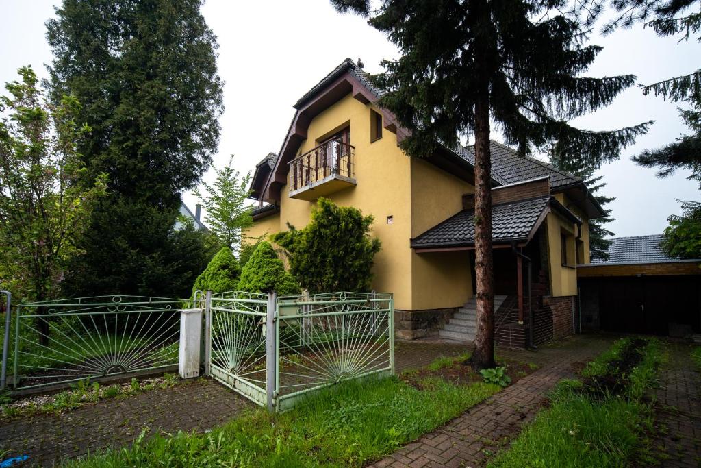 Budova, kde se vila nachází