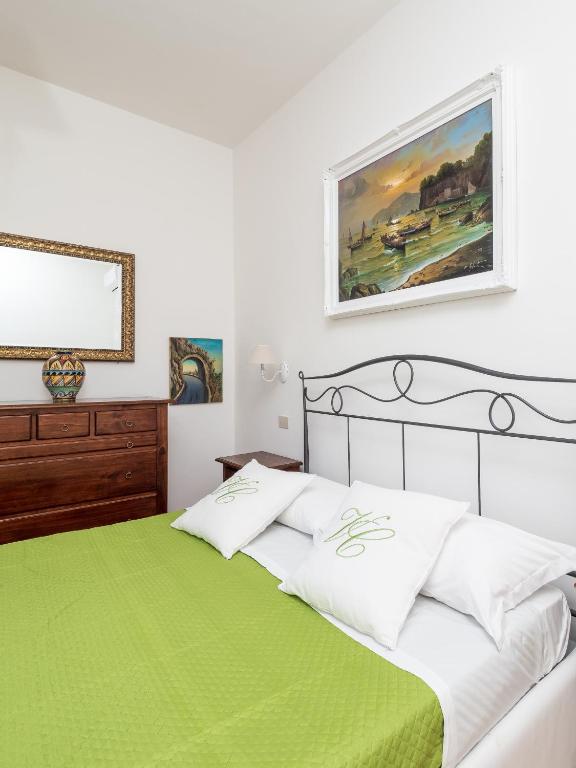 Łóżko lub łóżka w pokoju w obiekcie Villa Cristina - De Vivo Realty Piano di Sorrento