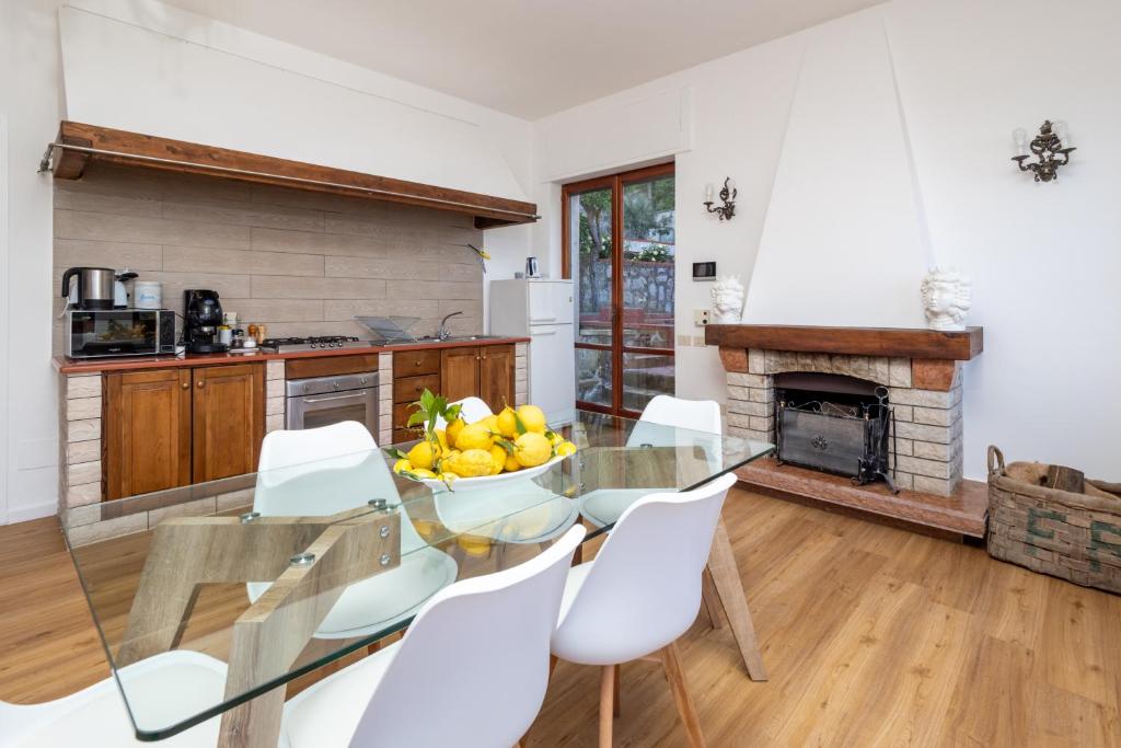 Kuchnia lub aneks kuchenny w obiekcie Villa Cristina - De Vivo Realty Piano di Sorrento