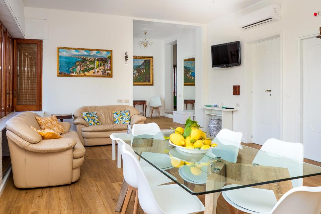 Część wypoczynkowa w obiekcie Villa Cristina - De Vivo Realty Piano di Sorrento