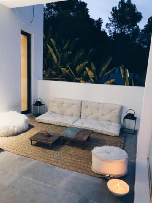 Гостиная зона в Villa Larosa with seaview in Es Cubells Ibiza
