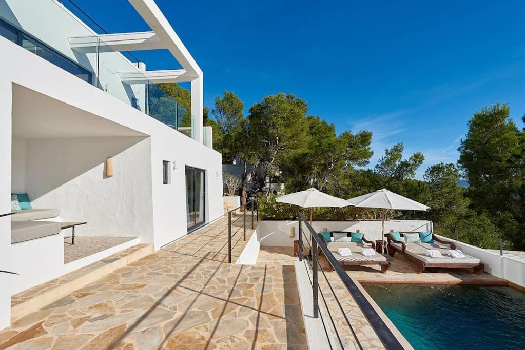 Бассейн в Villa Larosa with seaview in Es Cubells Ibiza или поблизости