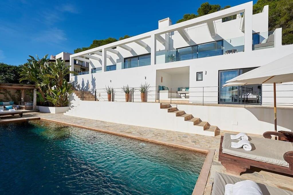 Бассейн в Villa Larosa with seaview in Es Cubells Ibiza или поблизости