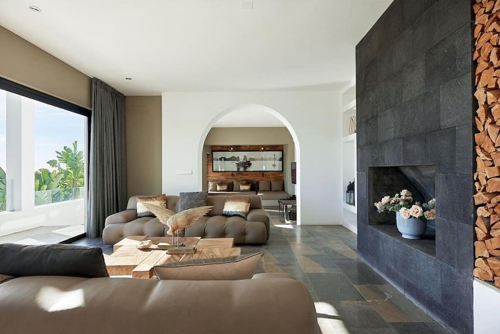 Гостиная зона в Villa Larosa with seaview in Es Cubells Ibiza