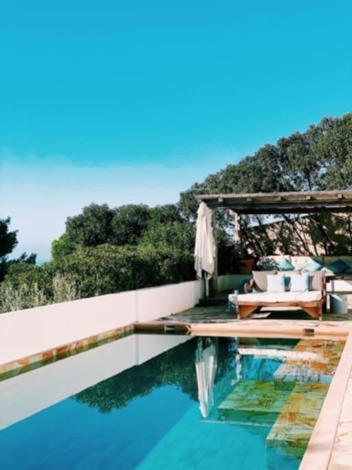 Бассейн в Villa Larosa with seaview in Es Cubells Ibiza или поблизости