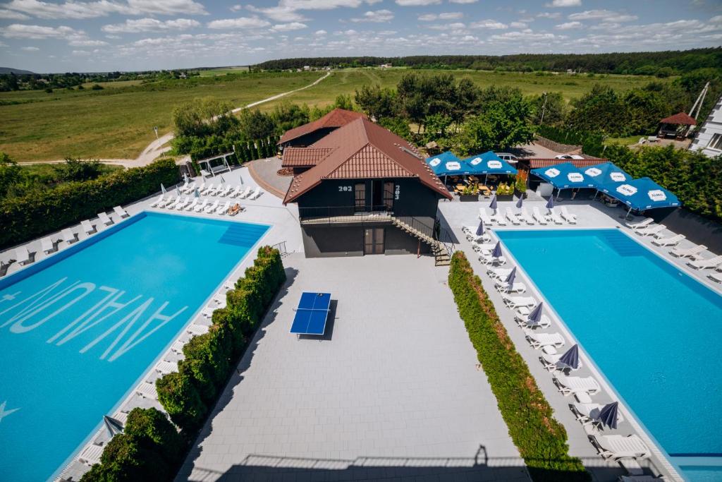 Bazén v ubytování Avalon Hotel&Pool nebo v jeho okolí
