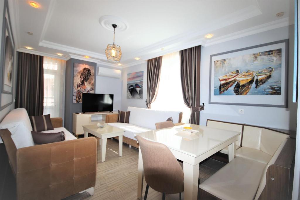 a living room with a couch and a table at Alanya polat tatil evleri in Alanya