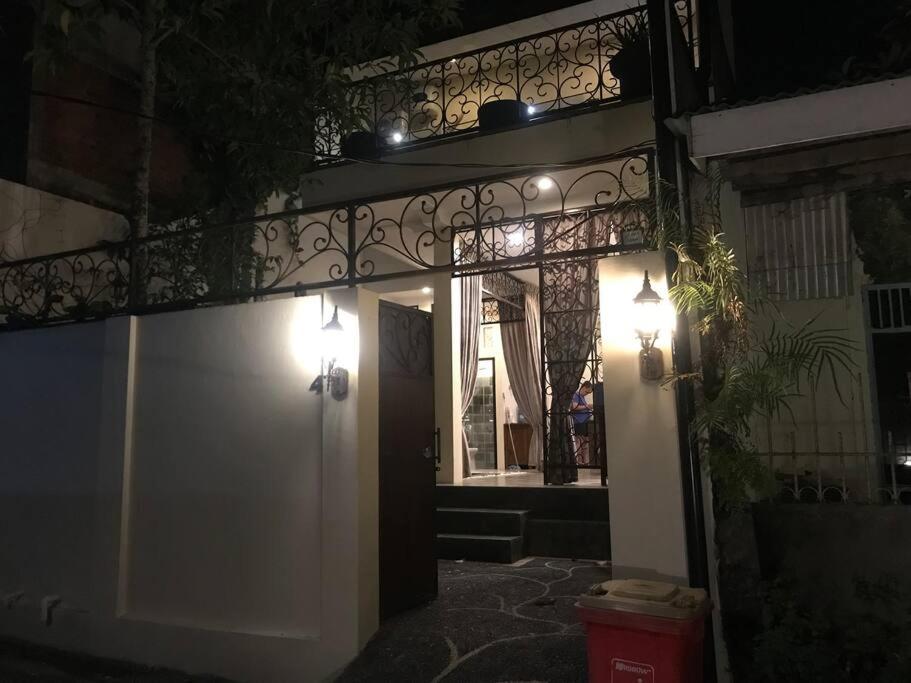 Το κτήριο όπου στεγάζεται  η βίλα