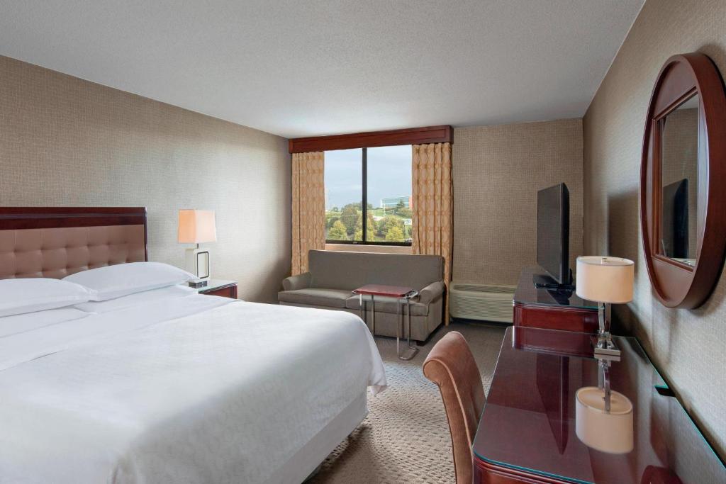 Sheraton Harrisburg Hershey Hotel - King Room