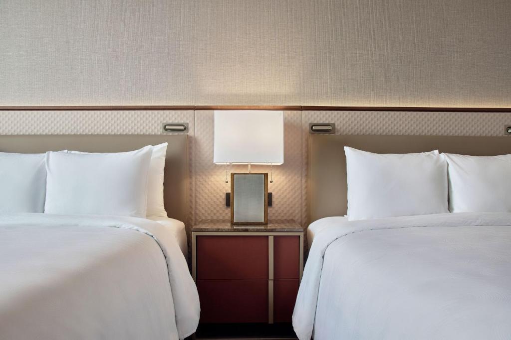 Postel nebo postele na pokoji v ubytování JW Marriott Hotel Guadalajara