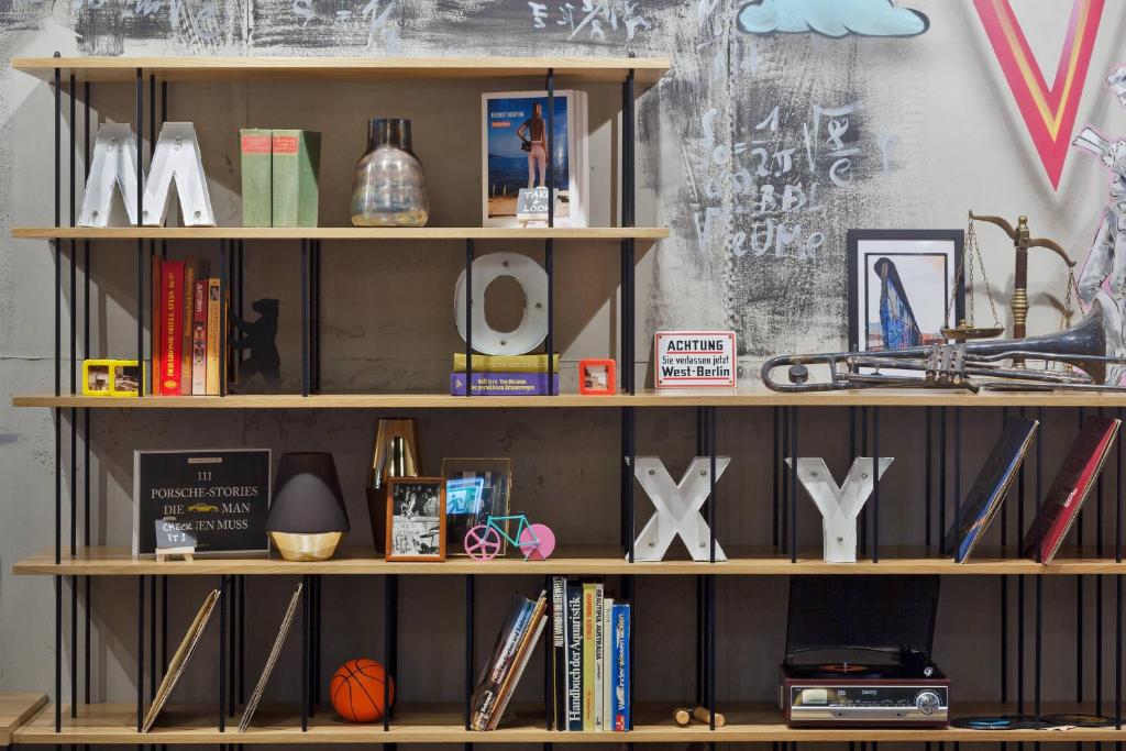 MOXY Berlin Humboldthain Park - Resim 17