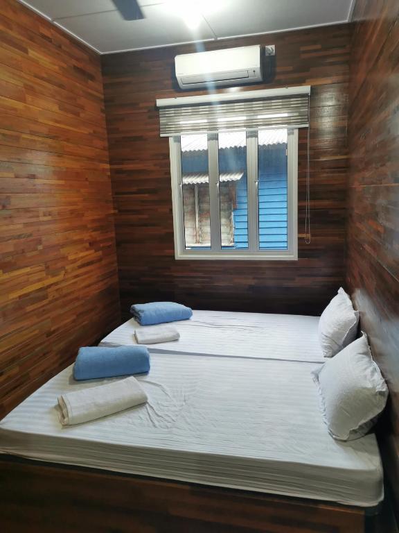 Postel nebo postele na pokoji v ubytování Sandakan Sim Sim Homestay