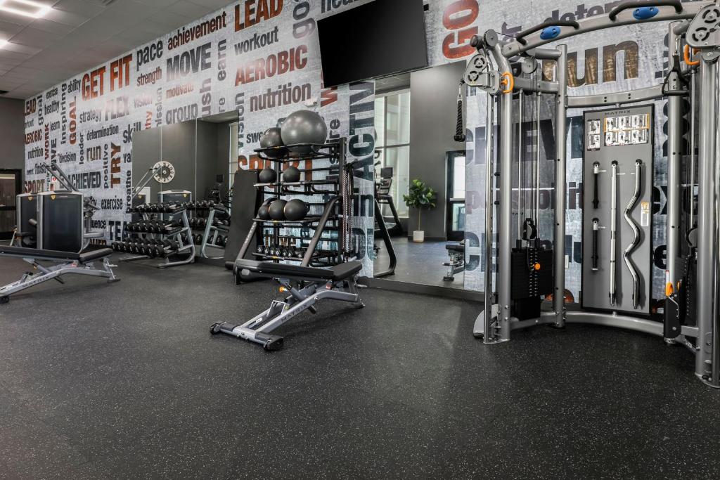 Fitness centrum a/nebo fitness zařízení v ubytování Four Points by Sheraton Amarillo Central