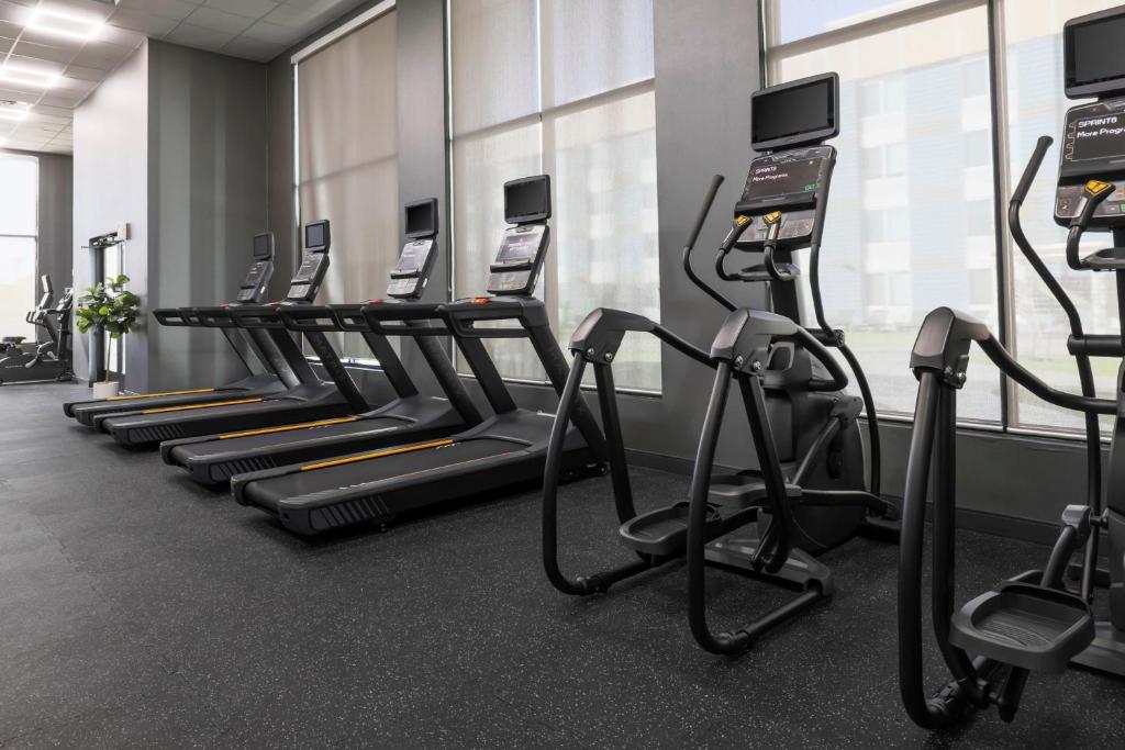 Fitness centrum a/nebo fitness zařízení v ubytování Four Points by Sheraton Amarillo Central