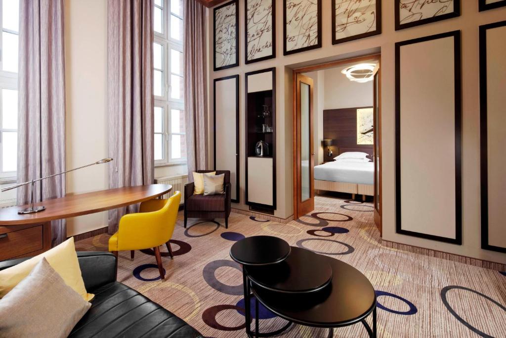 Sheraton Hannover Pelikan Hotel - Resim 20