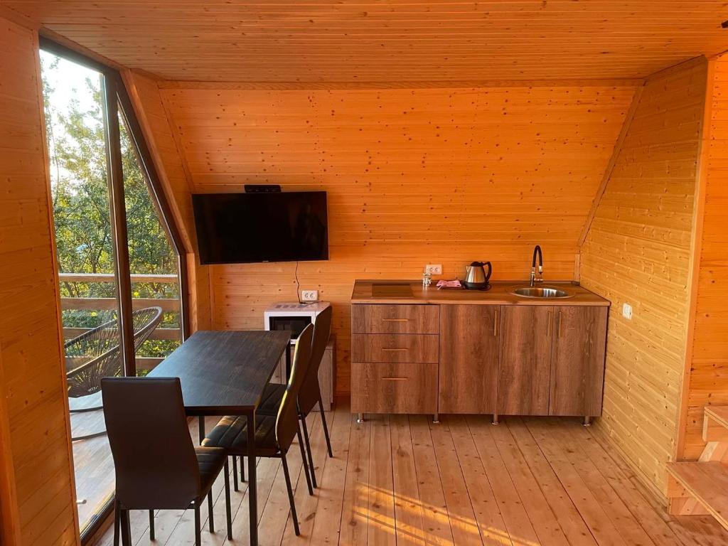 Kuchyň nebo kuchyňský kout v ubytování Beautiful Wooden house with seaside views