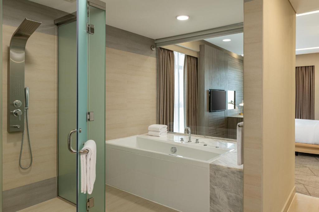 Four Points by Sheraton Production City, Dubai - Resim 37